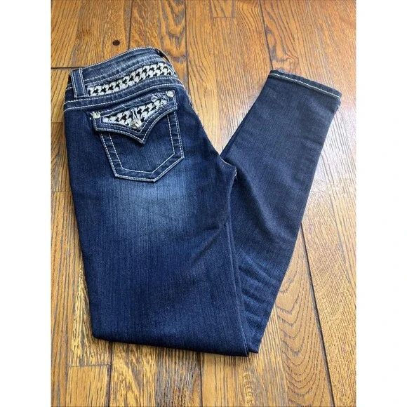 EUC Miss Me Mid-Rise Skinny Embellished Flap Pockets SZ 27x31 Jeans Dark Wash - Picture 8 of 8